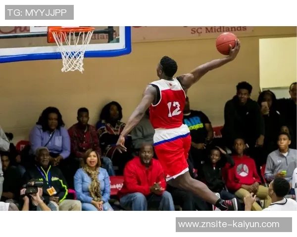 锡安半场表现平平8投4中贡献10分5篮板5助攻正负值惨淡15引发关注