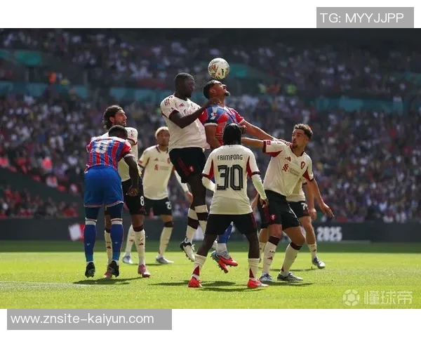 詹俊分析利物浦教练团队转型决心与老问题的持续挑战需耐心应对